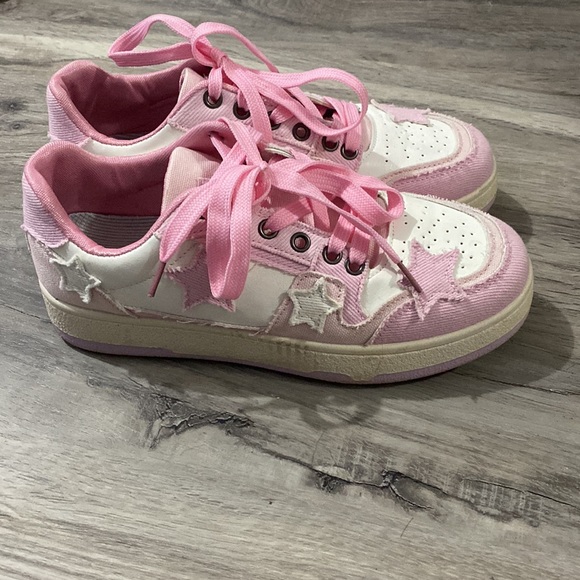 Pink tie up shoes - Picture 2 of 2